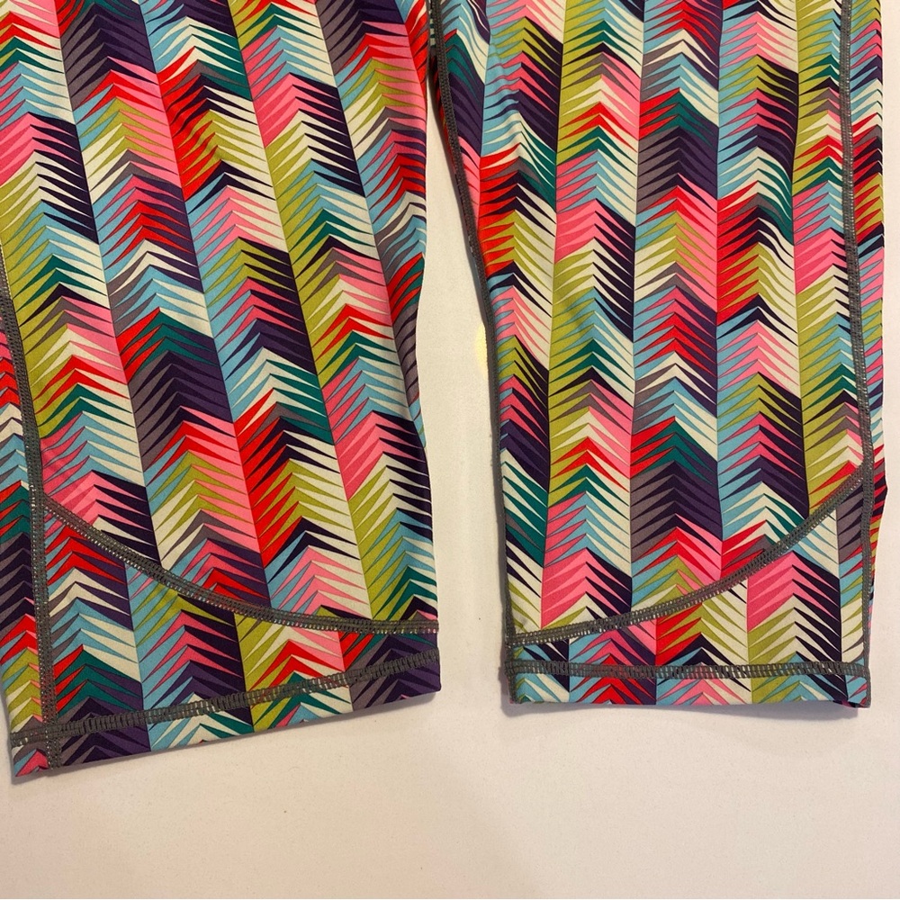Fabletics Multicolor Chevron Cropped Leggings Pin… - image 4